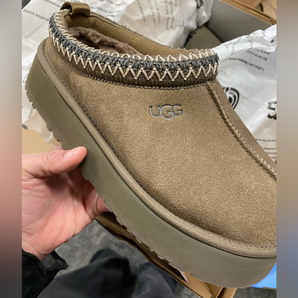 UGG Women’s Tazz Slippers size 7 Brand new in box